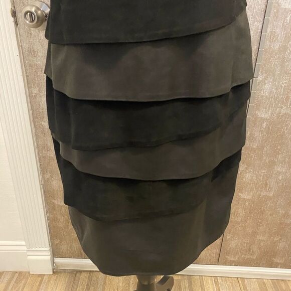 Vakko 100% leather front tiered dress, size 12 - Picture 3 of 9